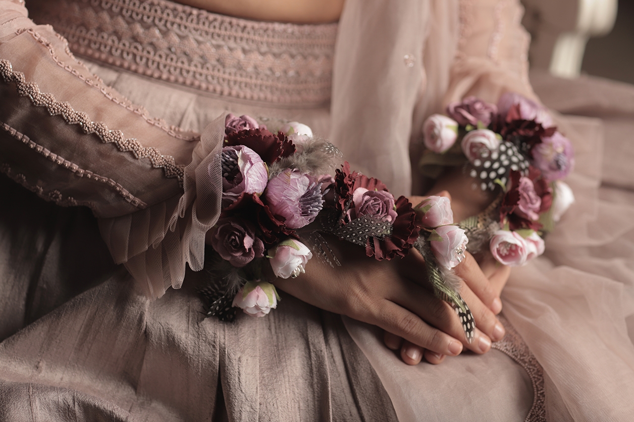 Floral art | Floral corsages with feathers undefined