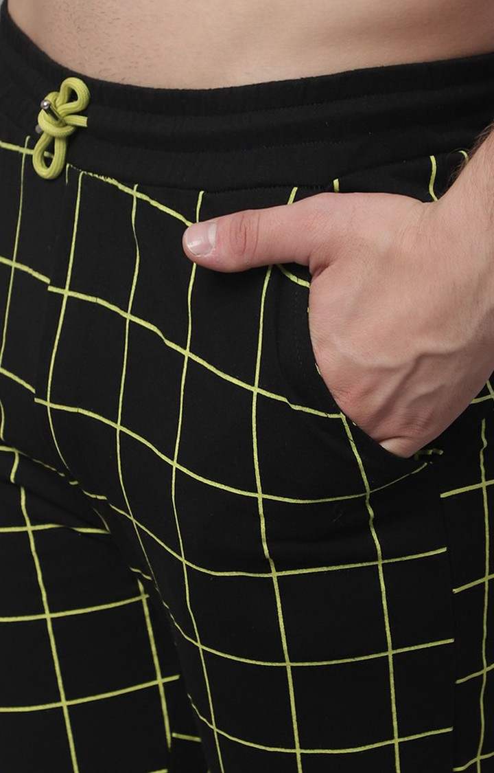 Men's Black Checked Cropped Tapperd Comfortable Joggers