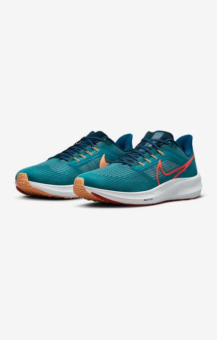 Nike green best sale shoes running