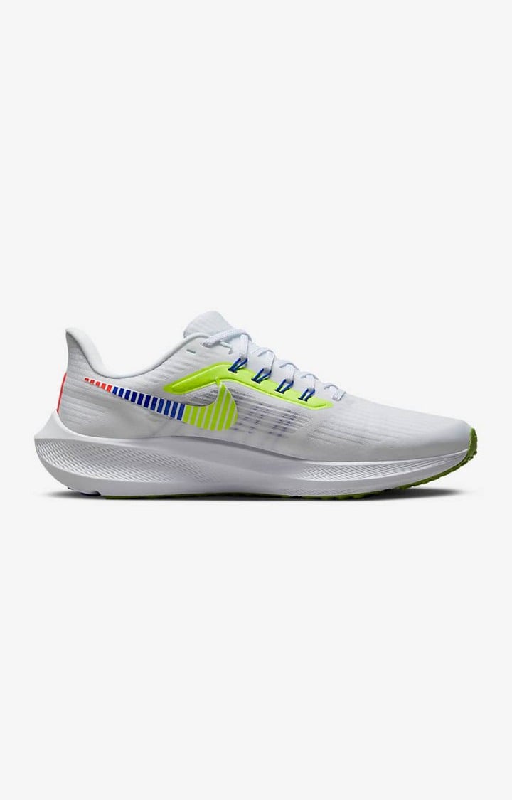 Nike Men s White Road Running Shoes Nike Pegasus 39 Premium
