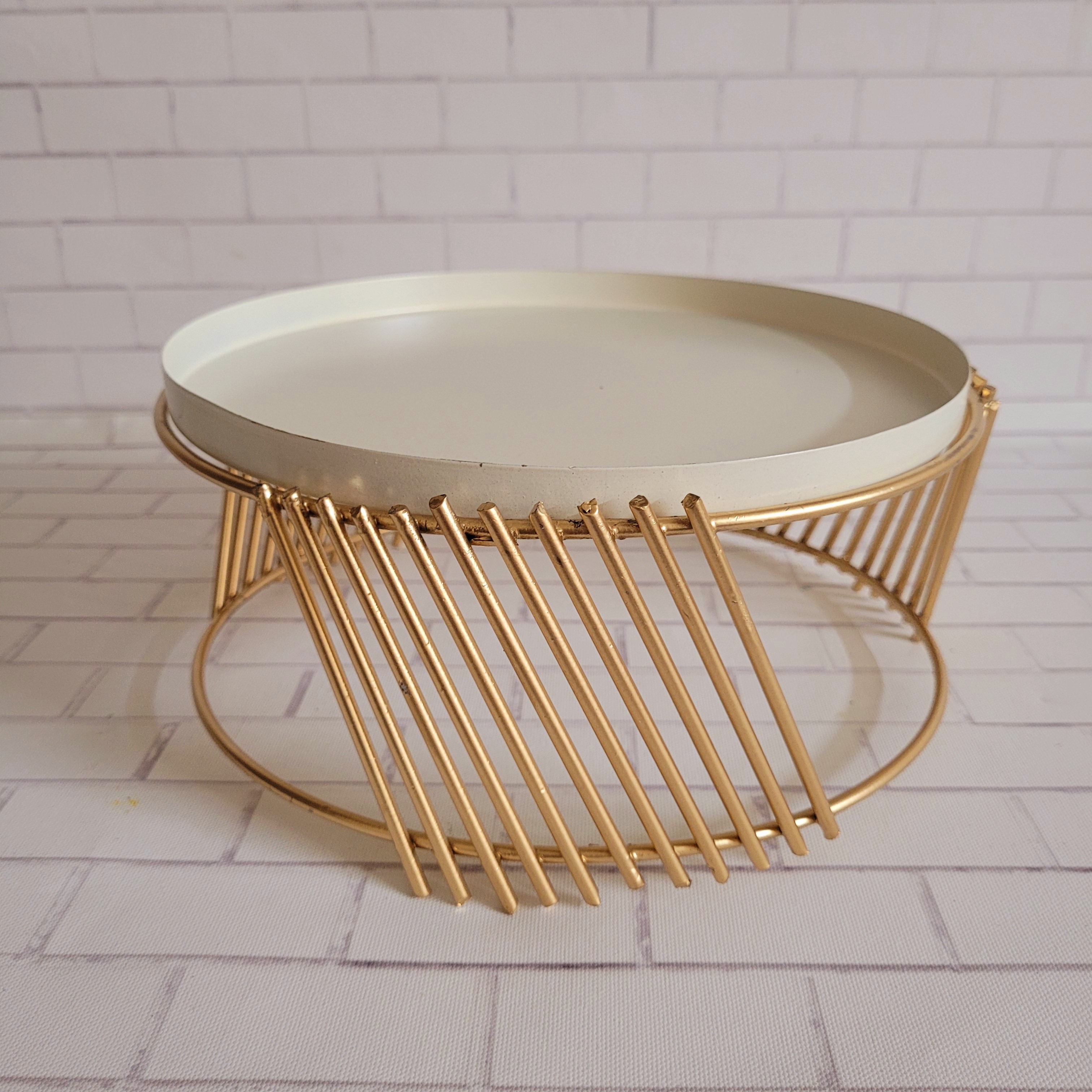 Floral art | White / Gold Cake Stand undefined