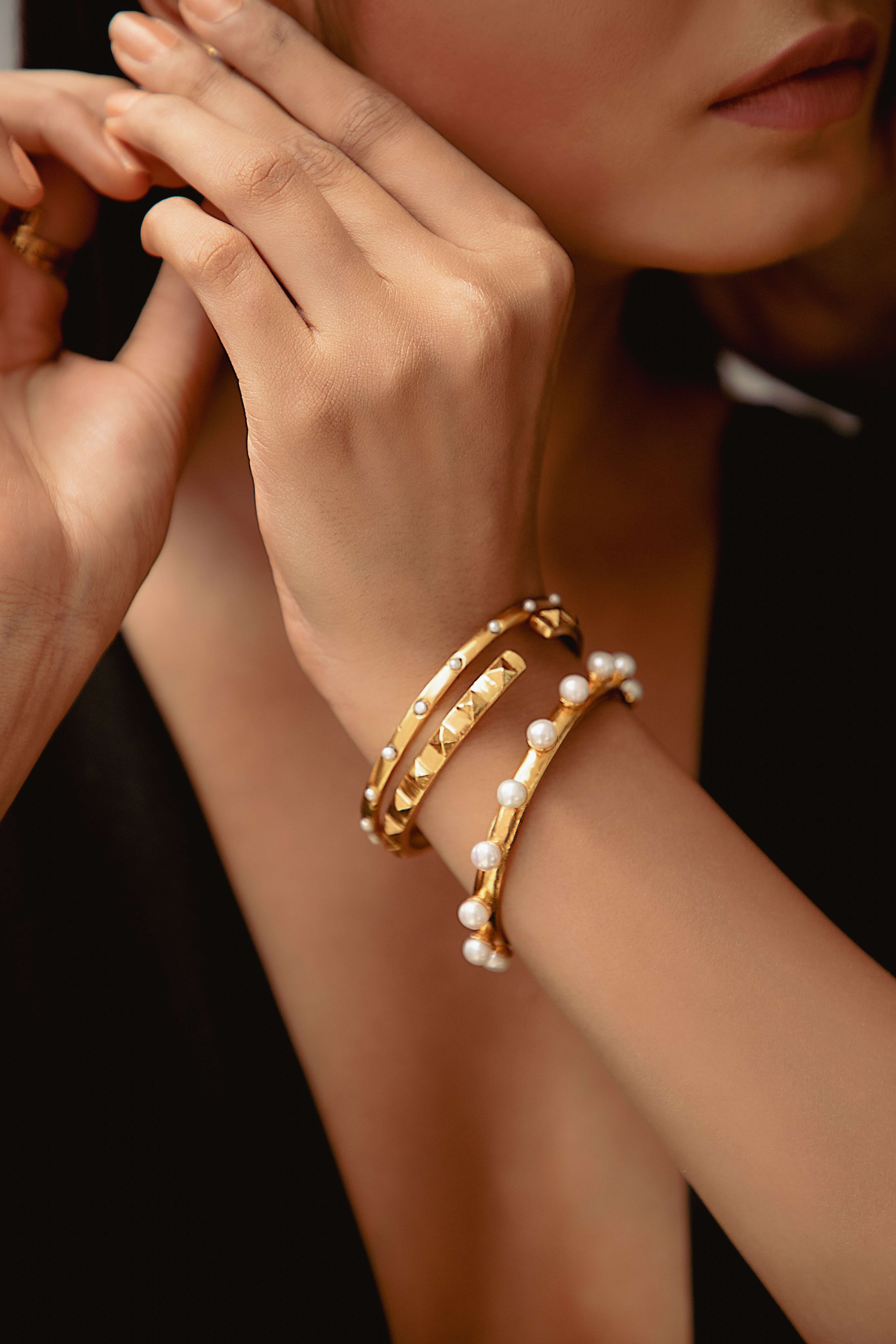 THE REGAL PEARL BANGLE