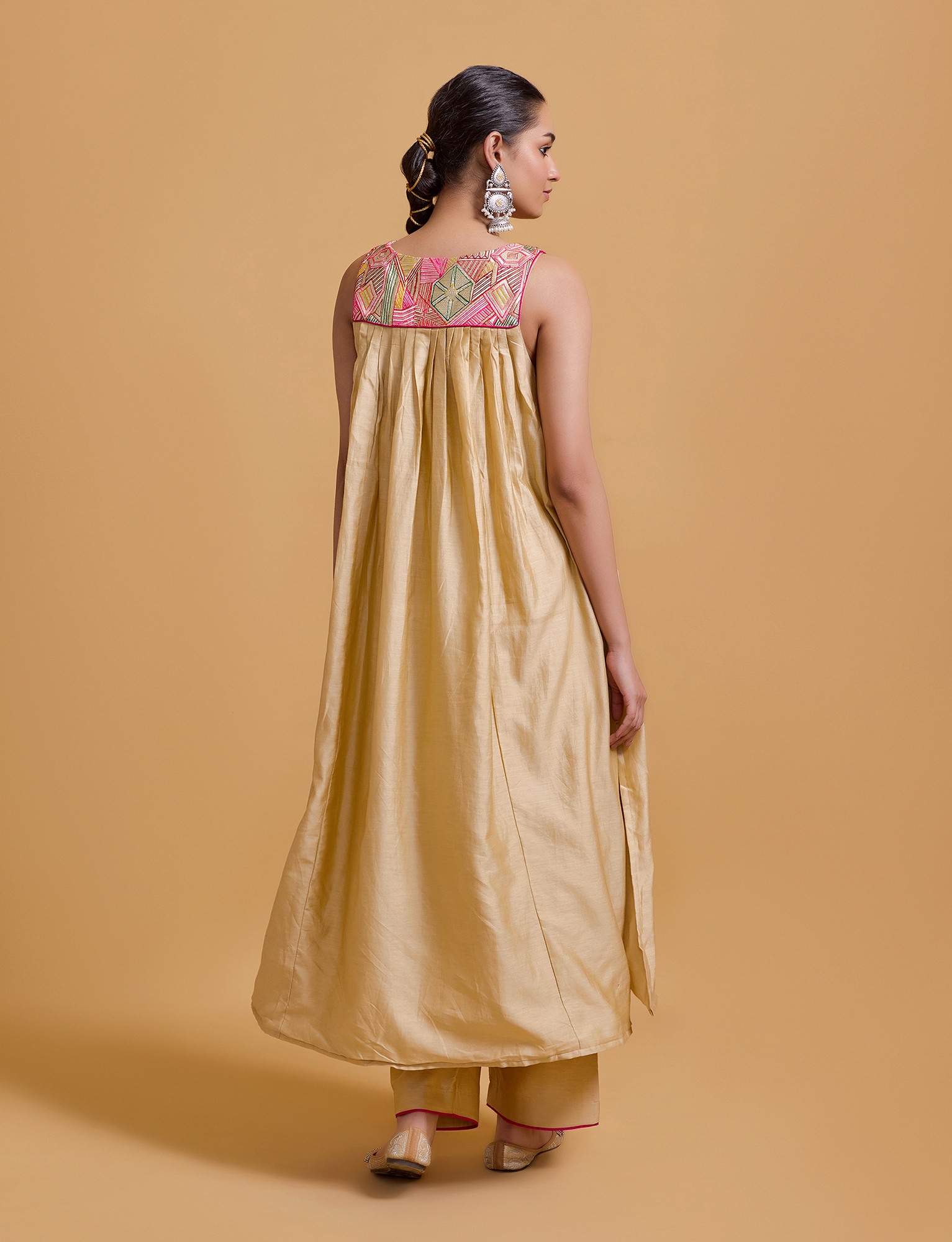 Mithai Beige Sleeveless Kurta Set