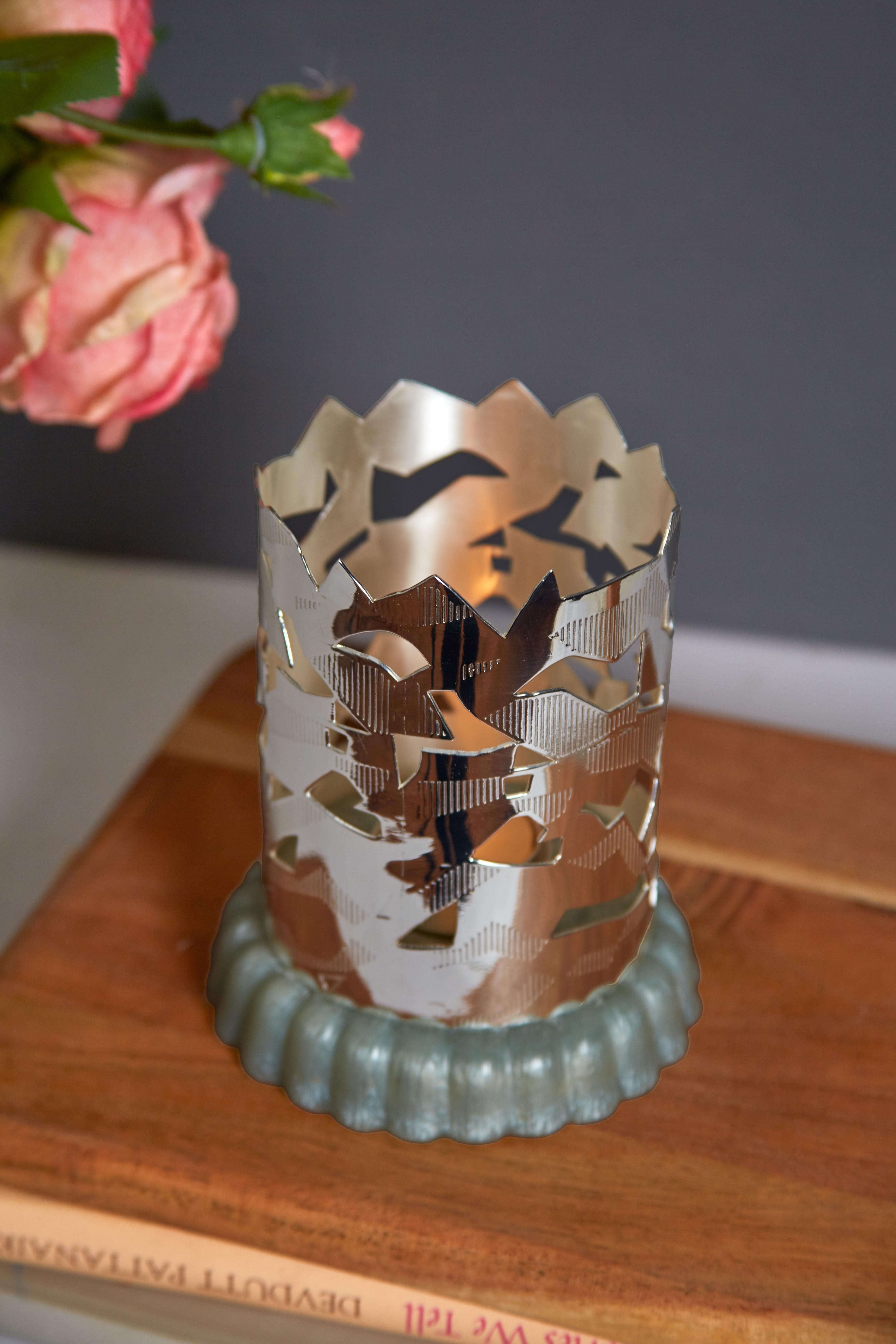 Modern zigzag tealite