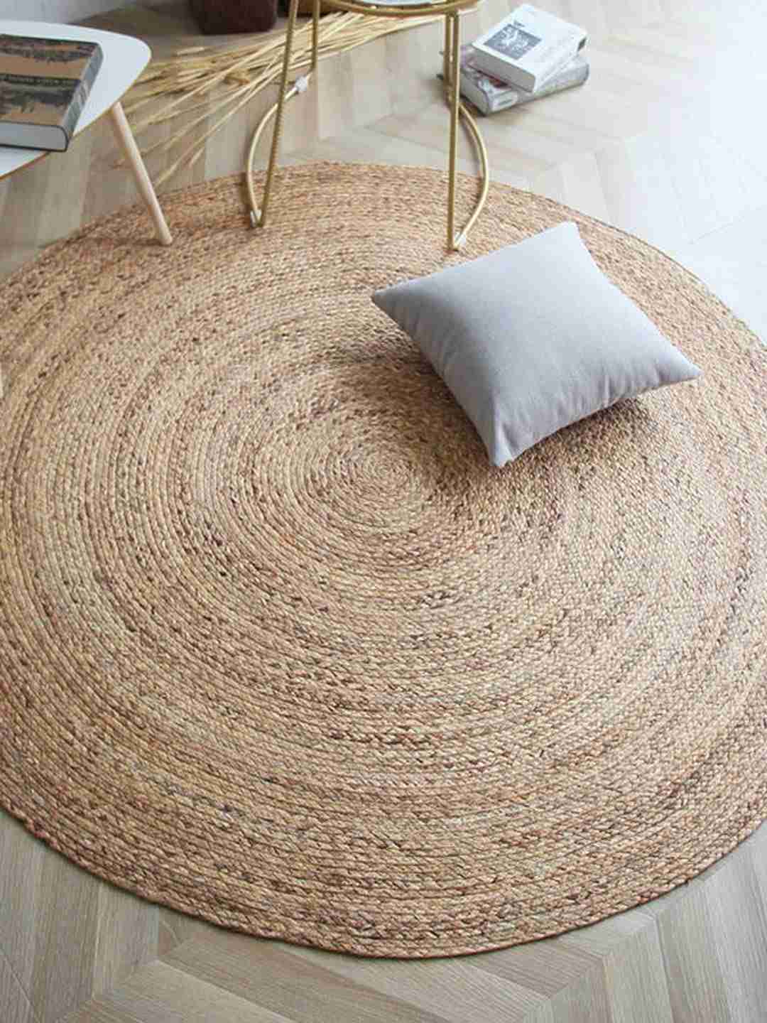 Natural Round Jute Braided Rug