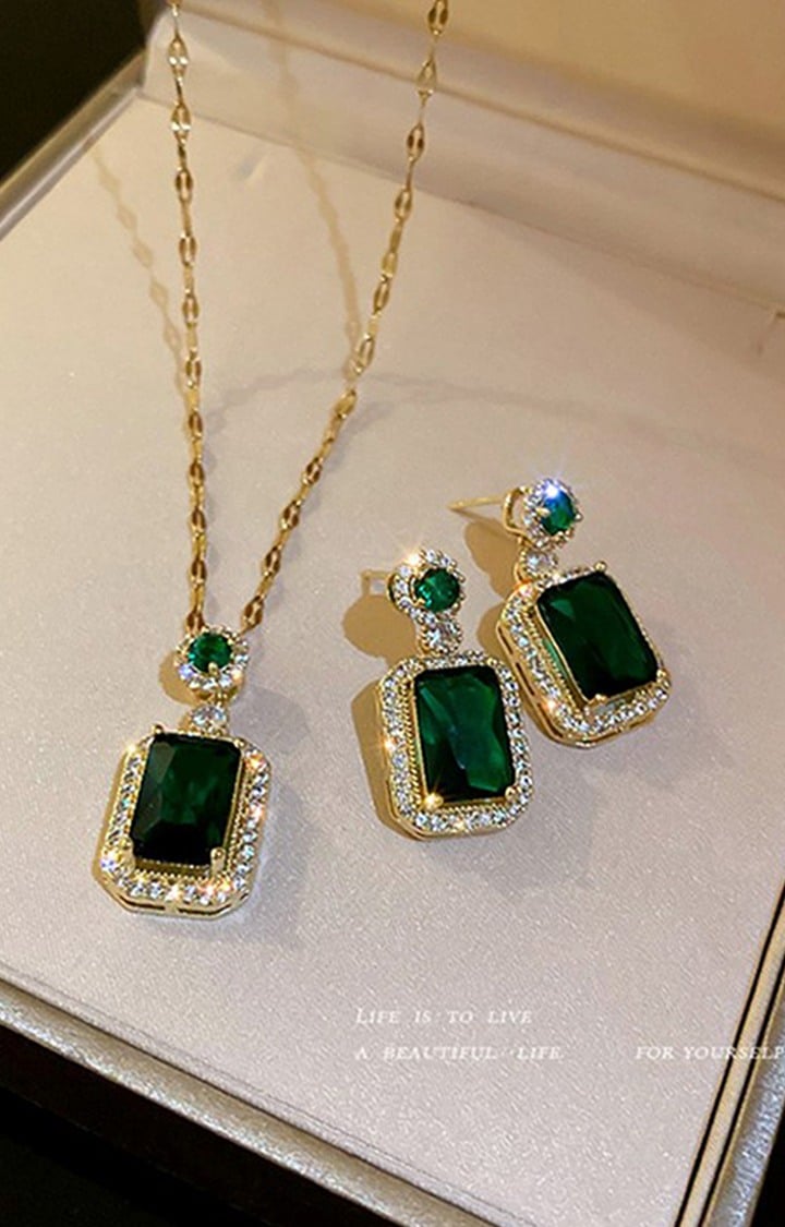 Kiara Advani Green Emerald Necklace And Earrings Set - 18K Gold Plated