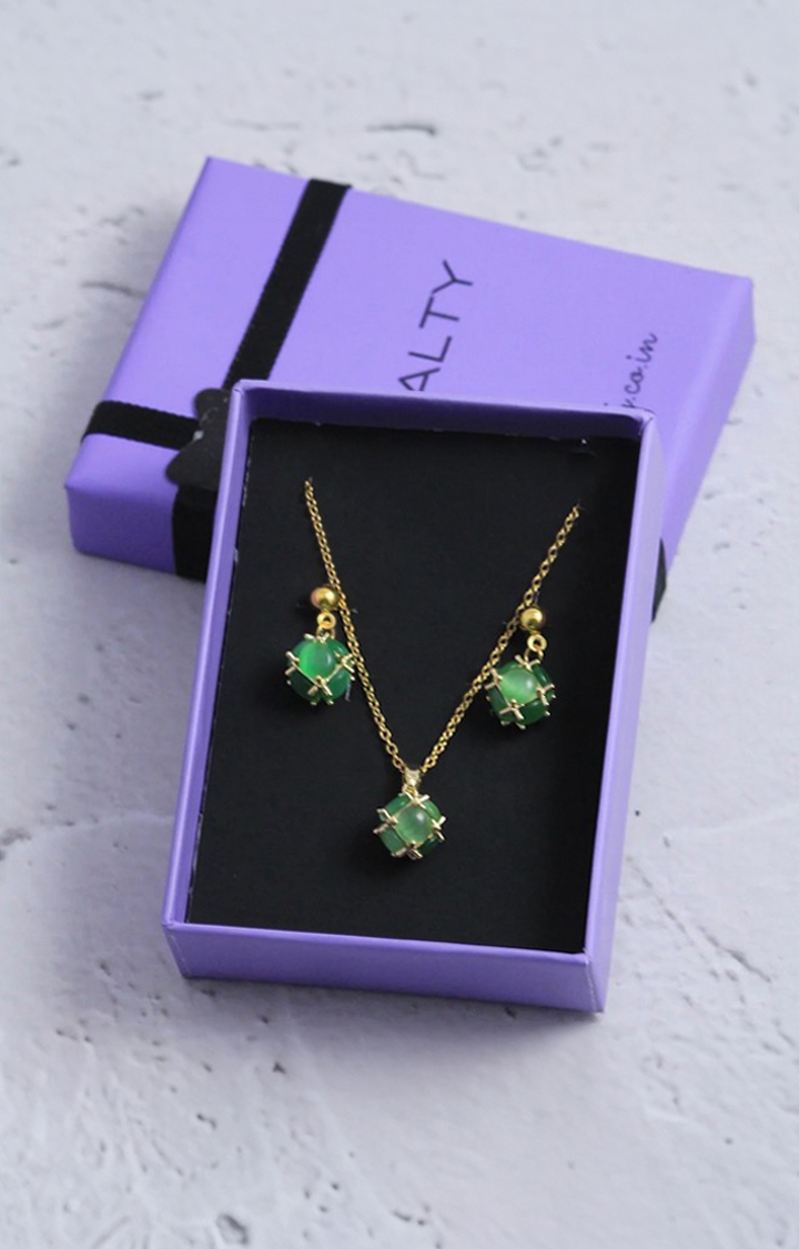 Women's Gold Anti tarnish Flawless Green Earrings and Necklace Set