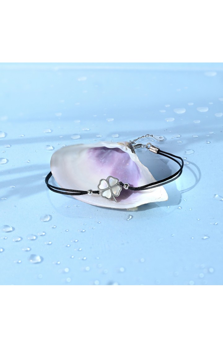 Heart-Shaped Petal Bracelet in Silver color
