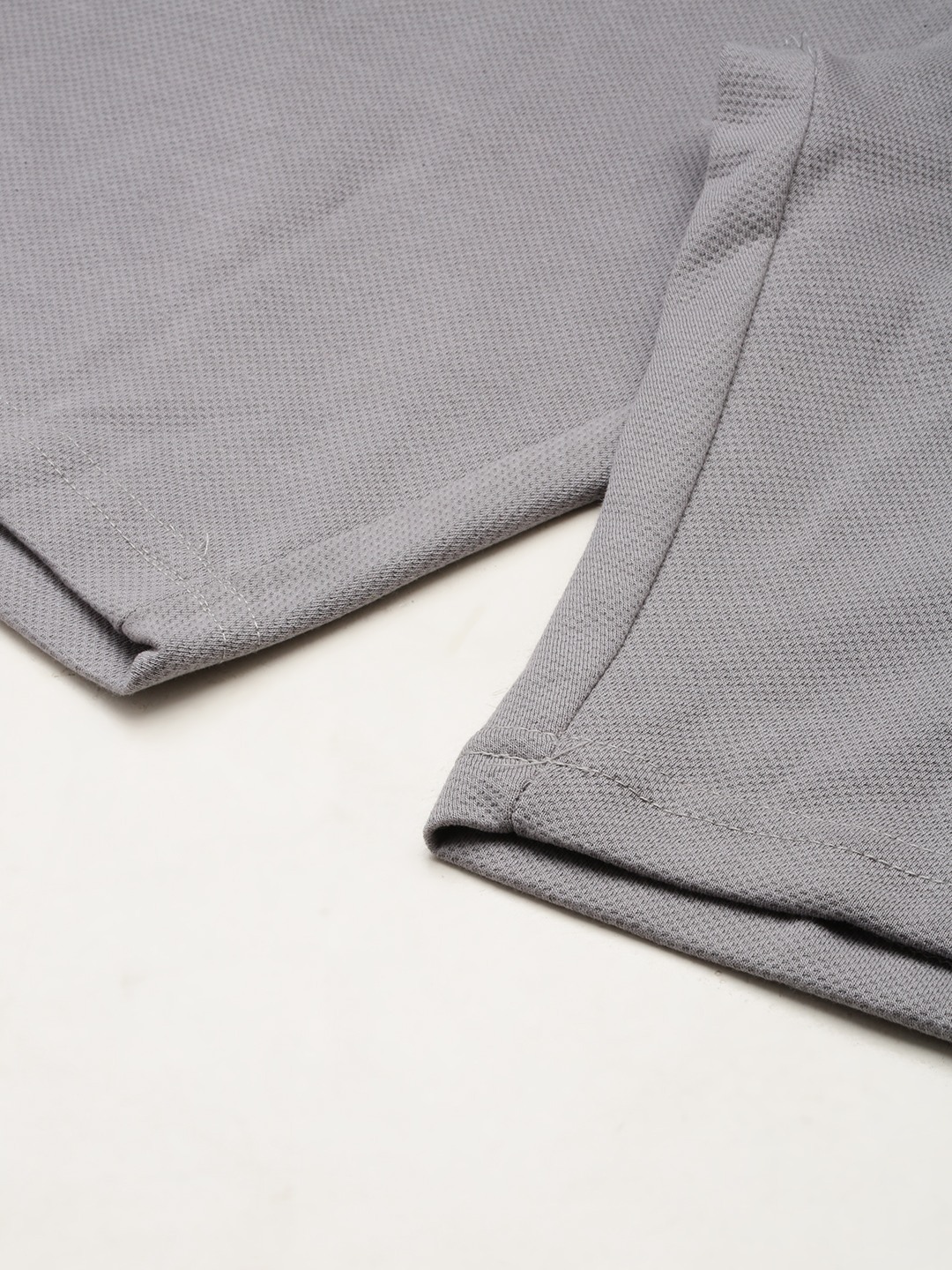 SHOWOFF Men's Knee Length Solid Grey Mid-Rise Sports Shorts