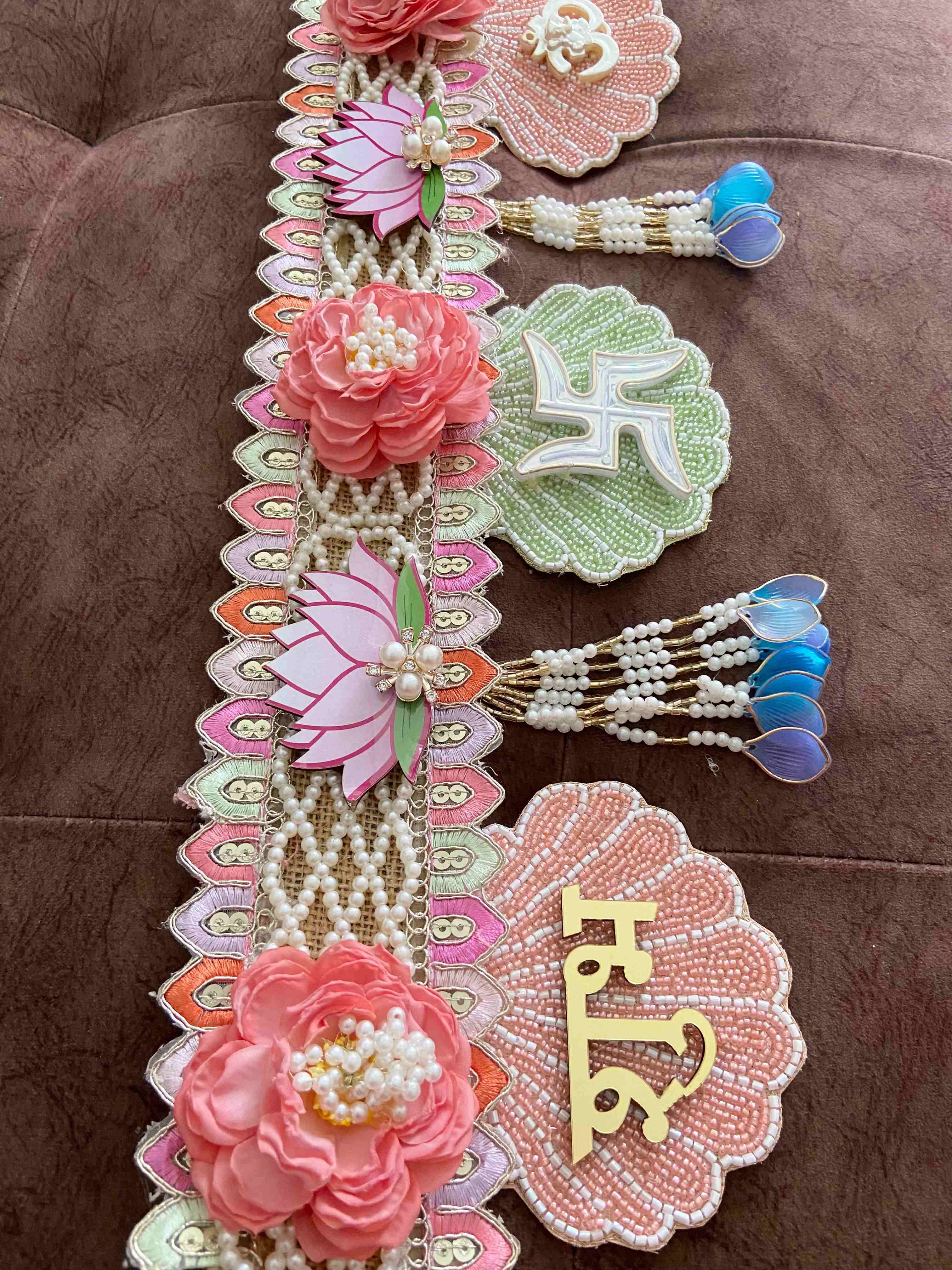 Multicolour Pastel Shell Leaf Swastik Ganesha And Shubh Labh Bandarwal