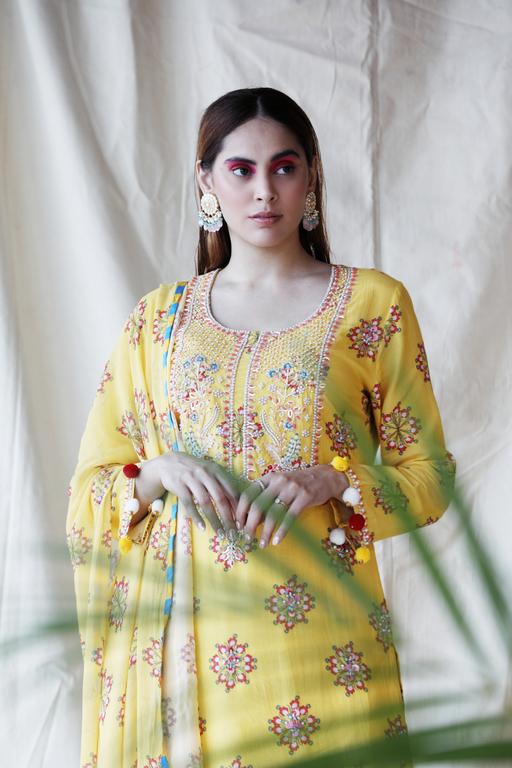 INAYA YELLOW PRINTED KURTA SET 