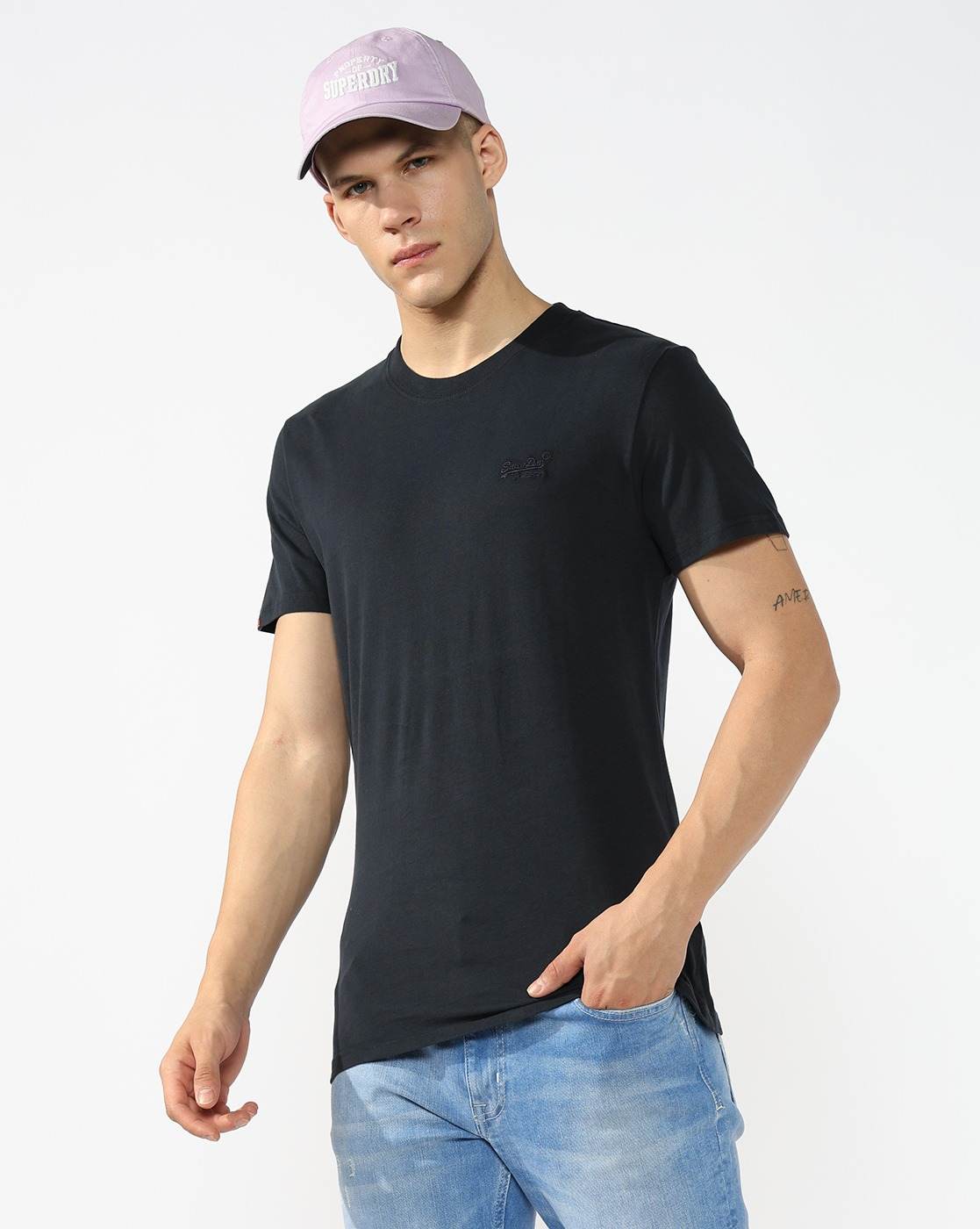 Essential Logo Emb Tee