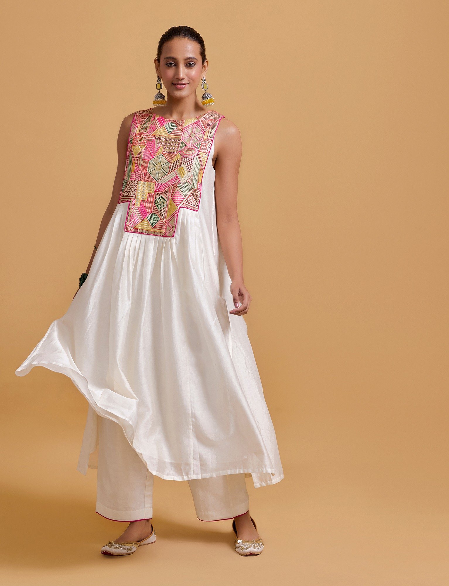 Mithai Offwhite Sleeveless Kurta Set