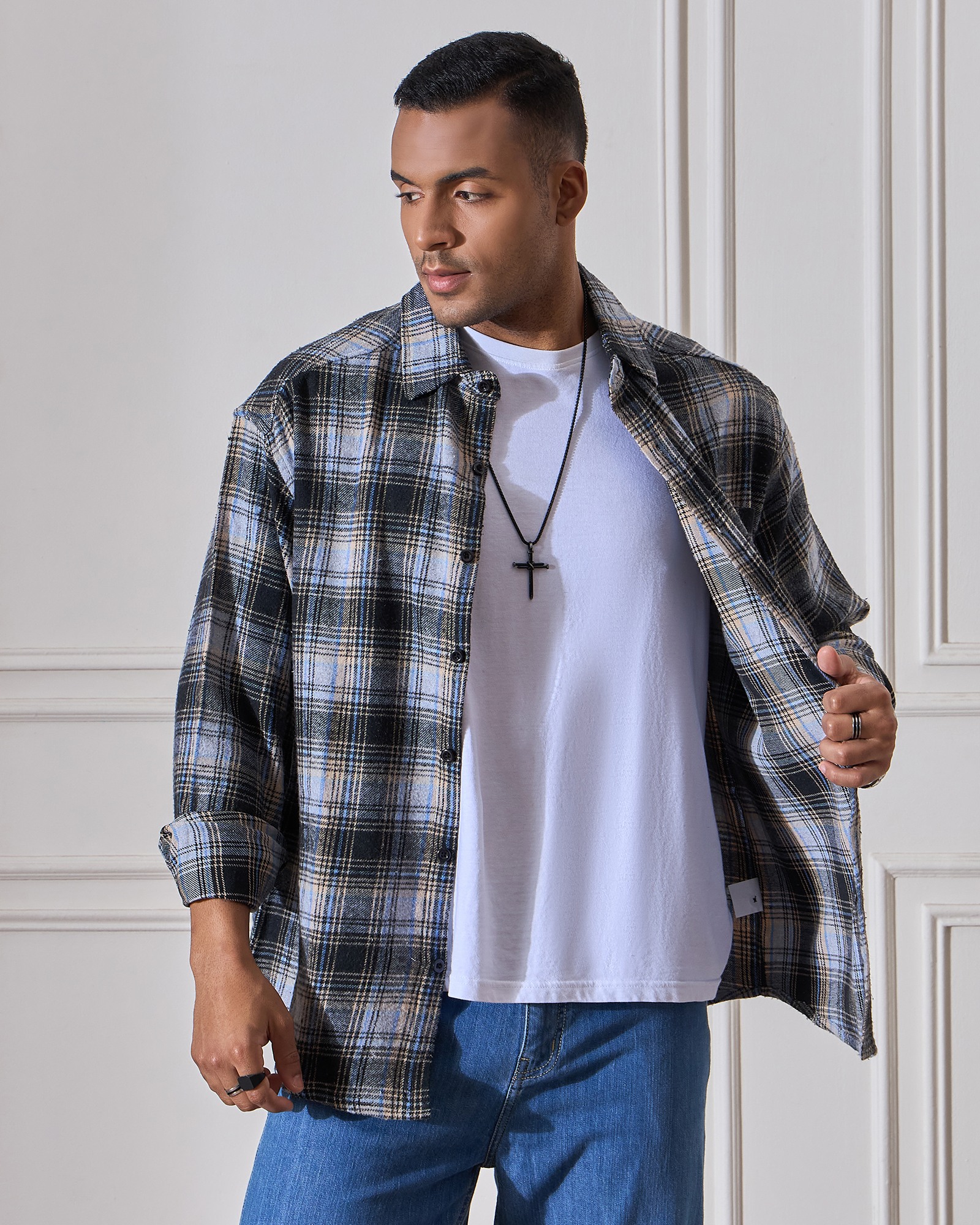 Chimpaaanzee Men Grey & Black Oversized Fit Shirt