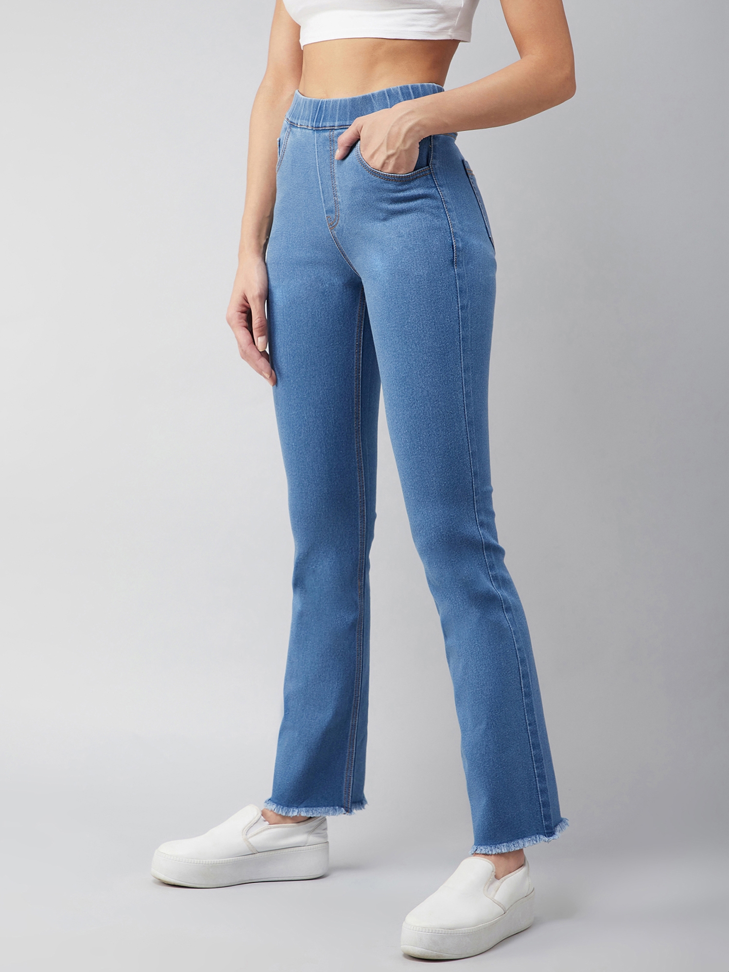 Roadster Women Blue Bootcut Mid-Rise Clean Look Stretchable Jeans