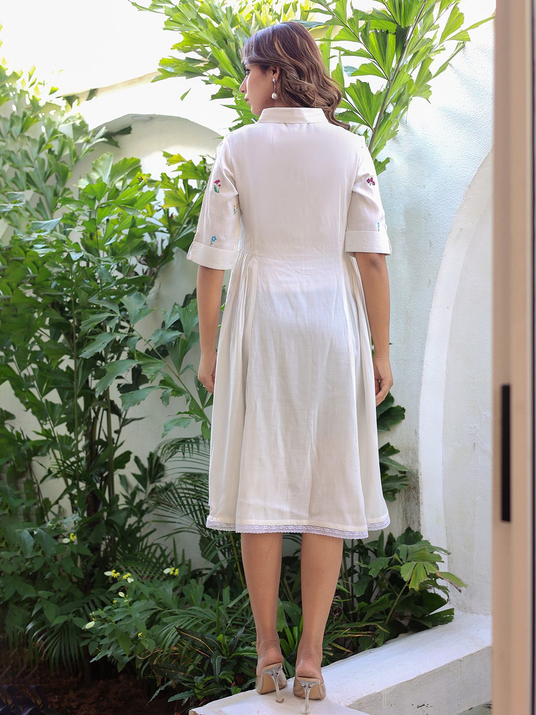WHITE FLORAL EMBROIDERED DRESS