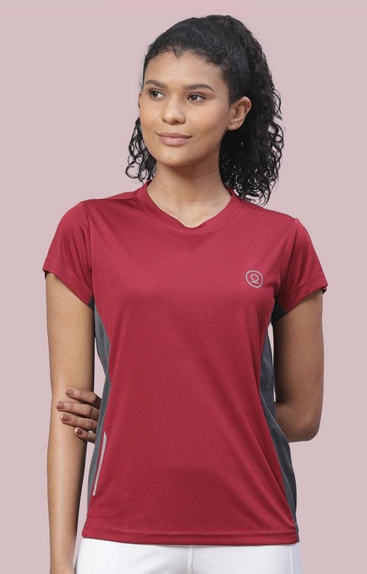 Women's Red Solid Polyester Activewear T-Shirt