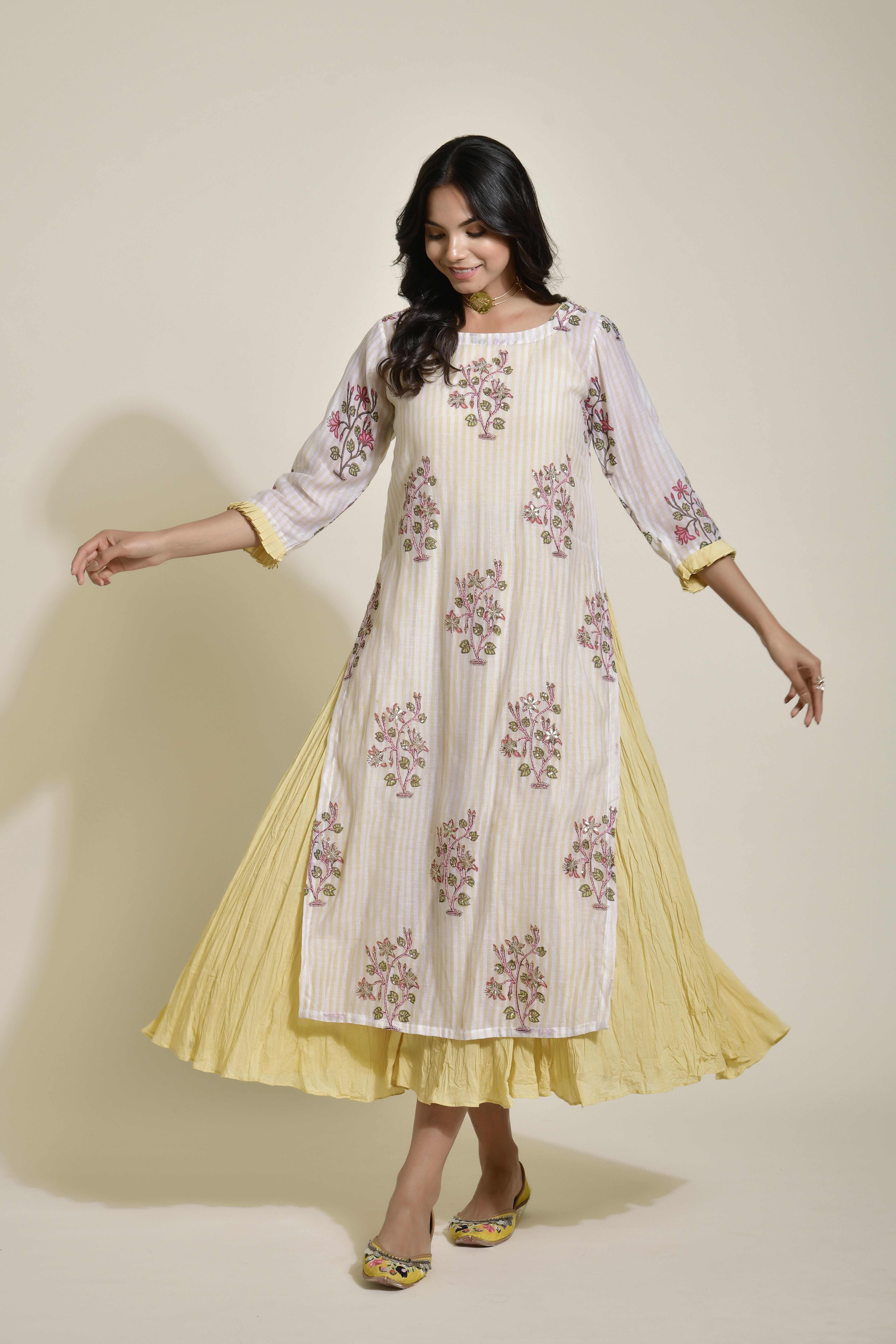 KAARAH BY KAAVYA | STRAIGHT KURTA WITH CRUSHED INNER undefined