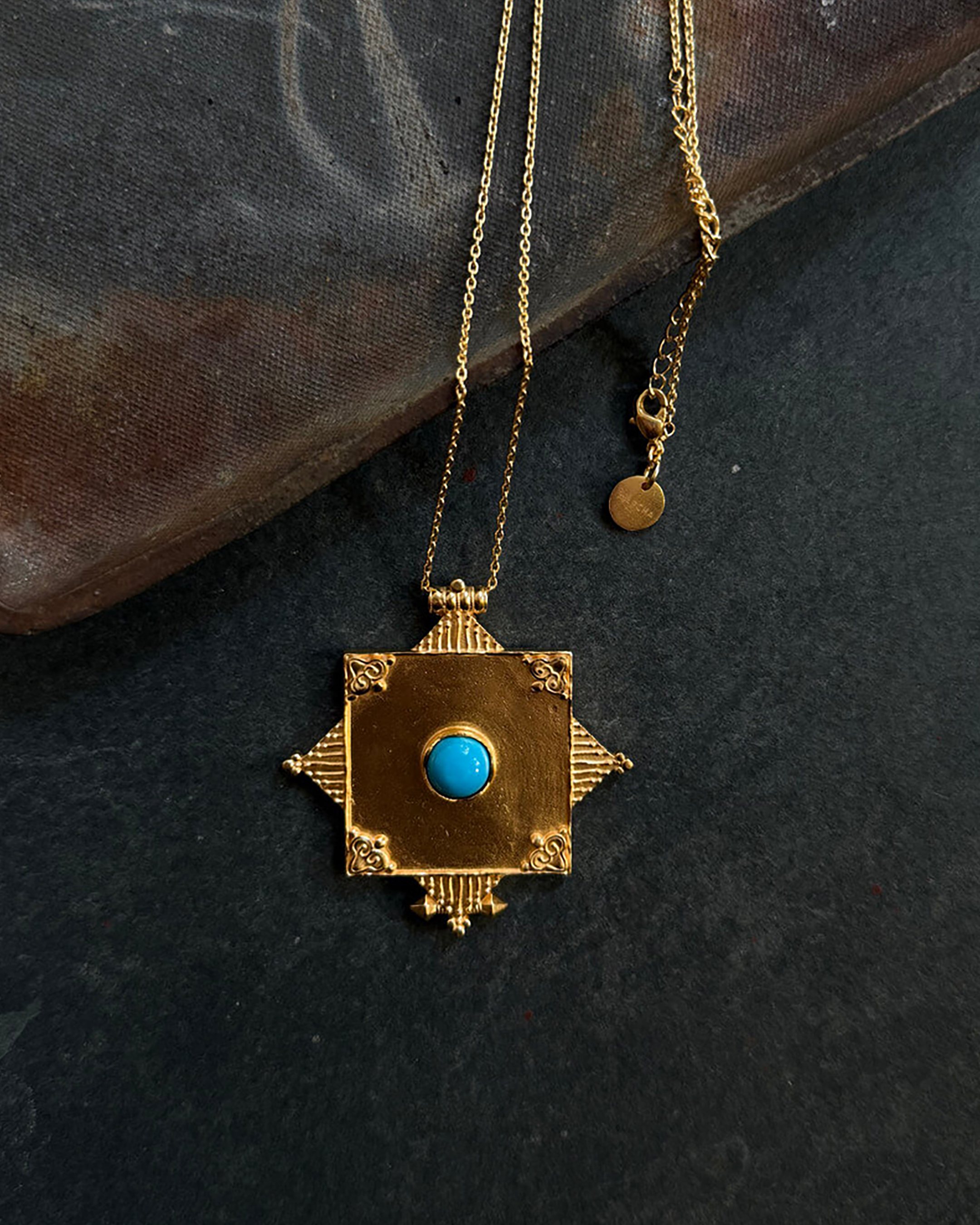 Turquoise Gau