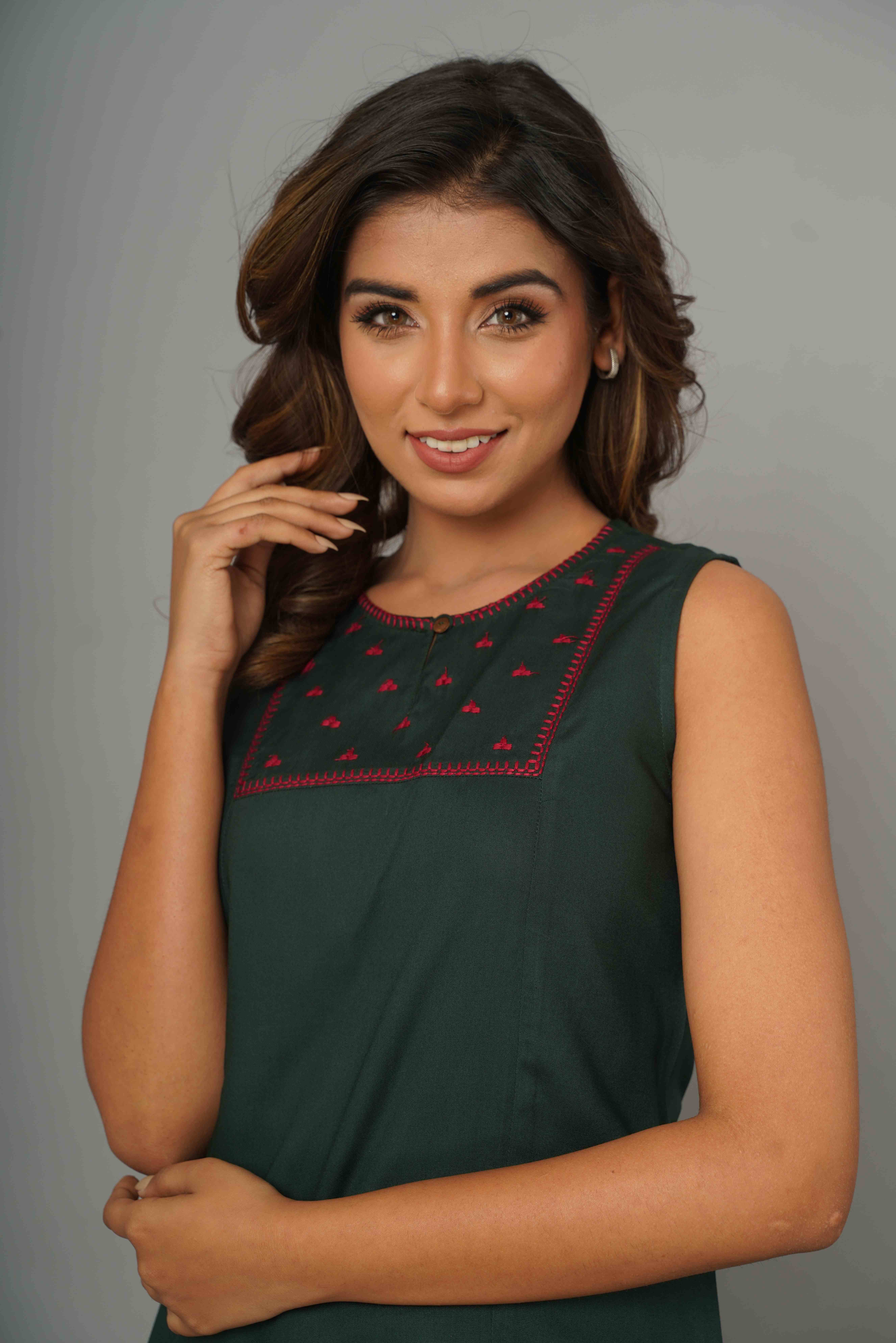 GREEN EMBROIDERED NOTCH NECK TOP