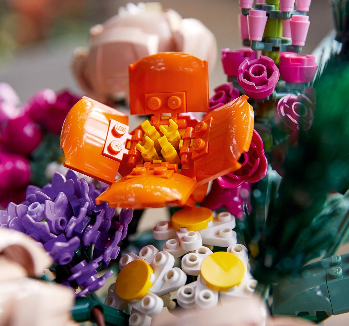 https://cdn.fynd.com/v2/falling-surf-7c8bb8/fyprod/wrkr/products/pictures/item/free/original/Hc9ceykAQ-LEGO-Flower-Bouquet-10280-Building-Kit-(756-Pieces).jpeg