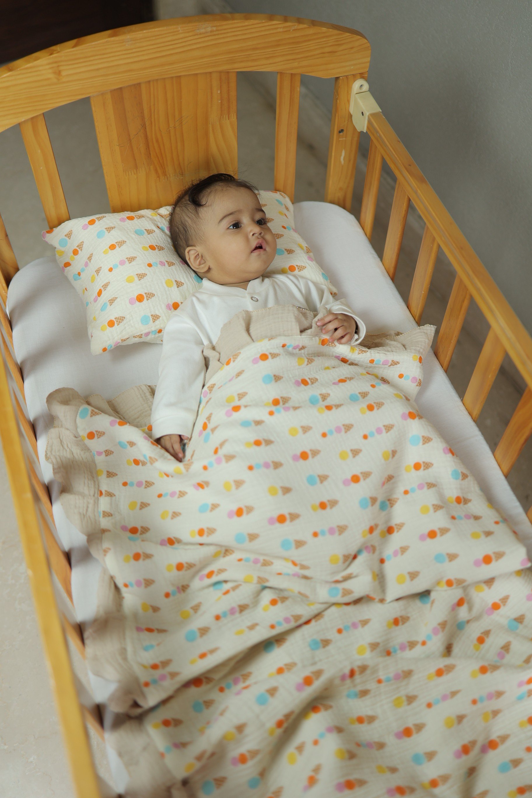 Scoop Snuggle Reversible Muslin Blanket & Pillow Set