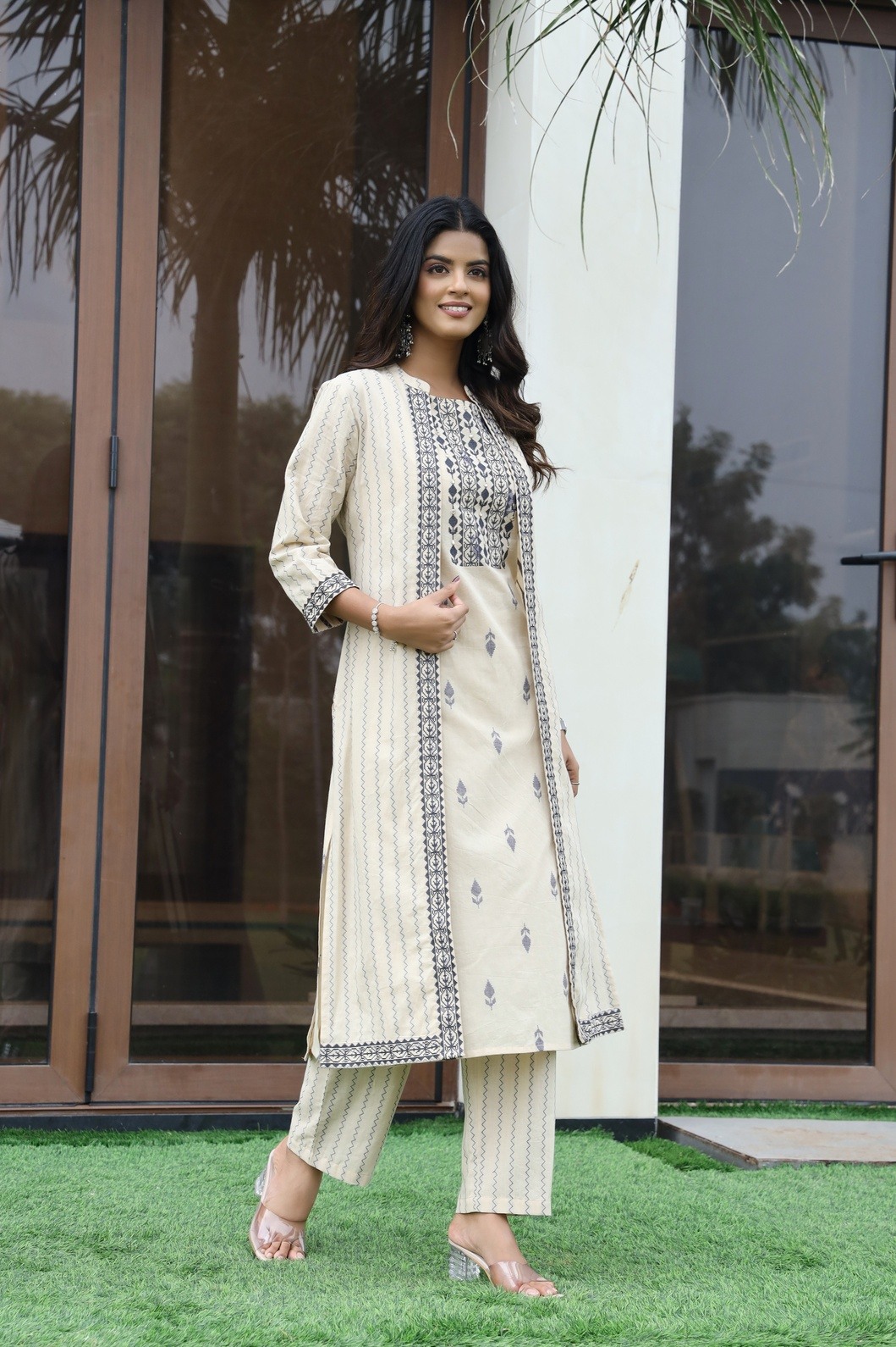 WOMEN YARN DYED KURTA SET WITH SHRUG
