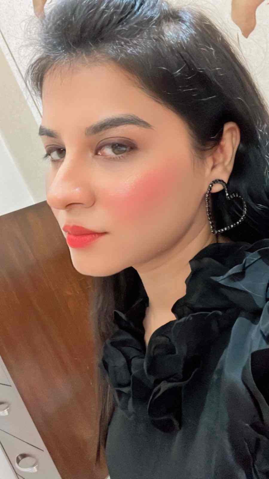 Black sweetheart earrings big