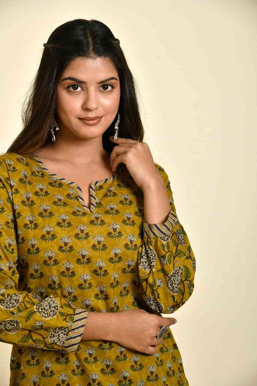 Naksh Dusty Yellow Butti Print Straight Kurta