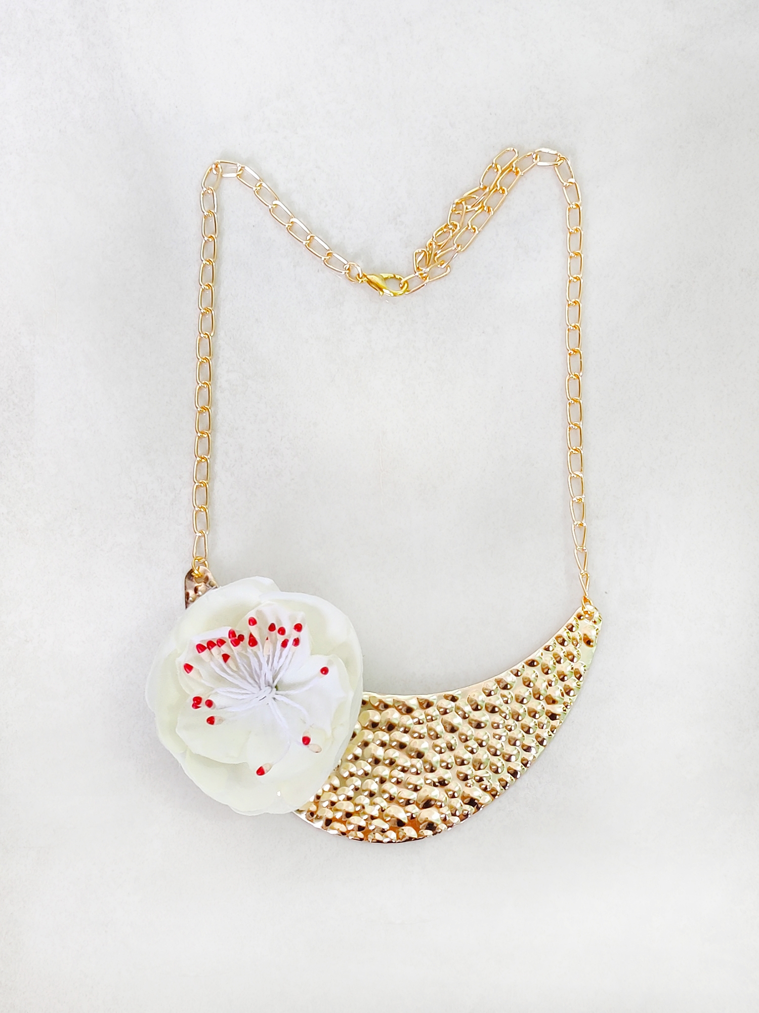 Floral Metal Detailed Necklace - Off White, Gold