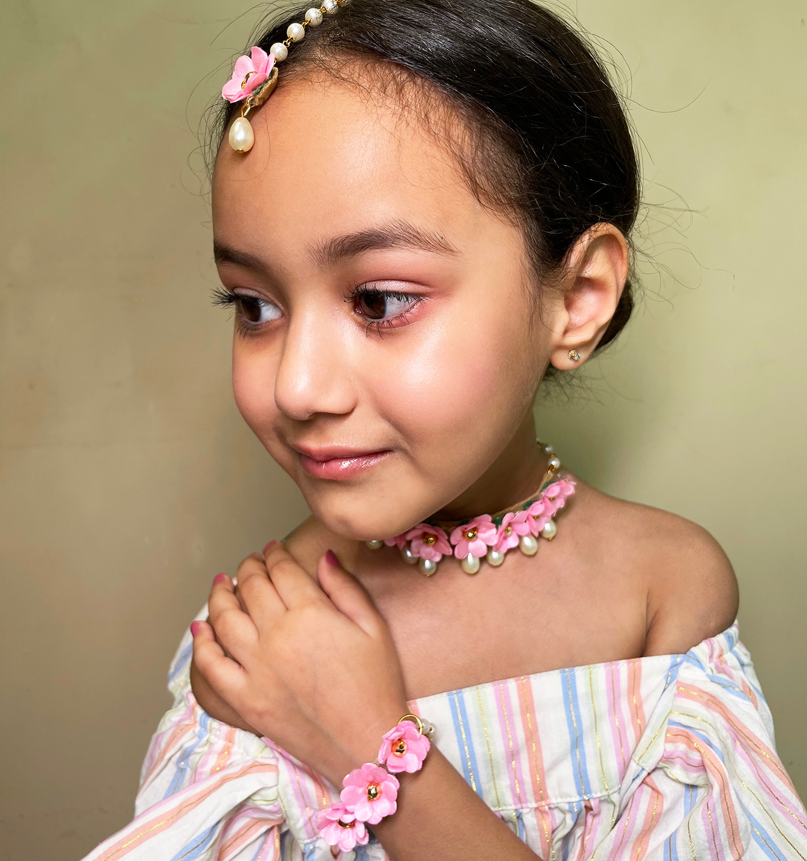 Gulabo Flower Necklace, Bracelet & Manng Teeka Set - Pink