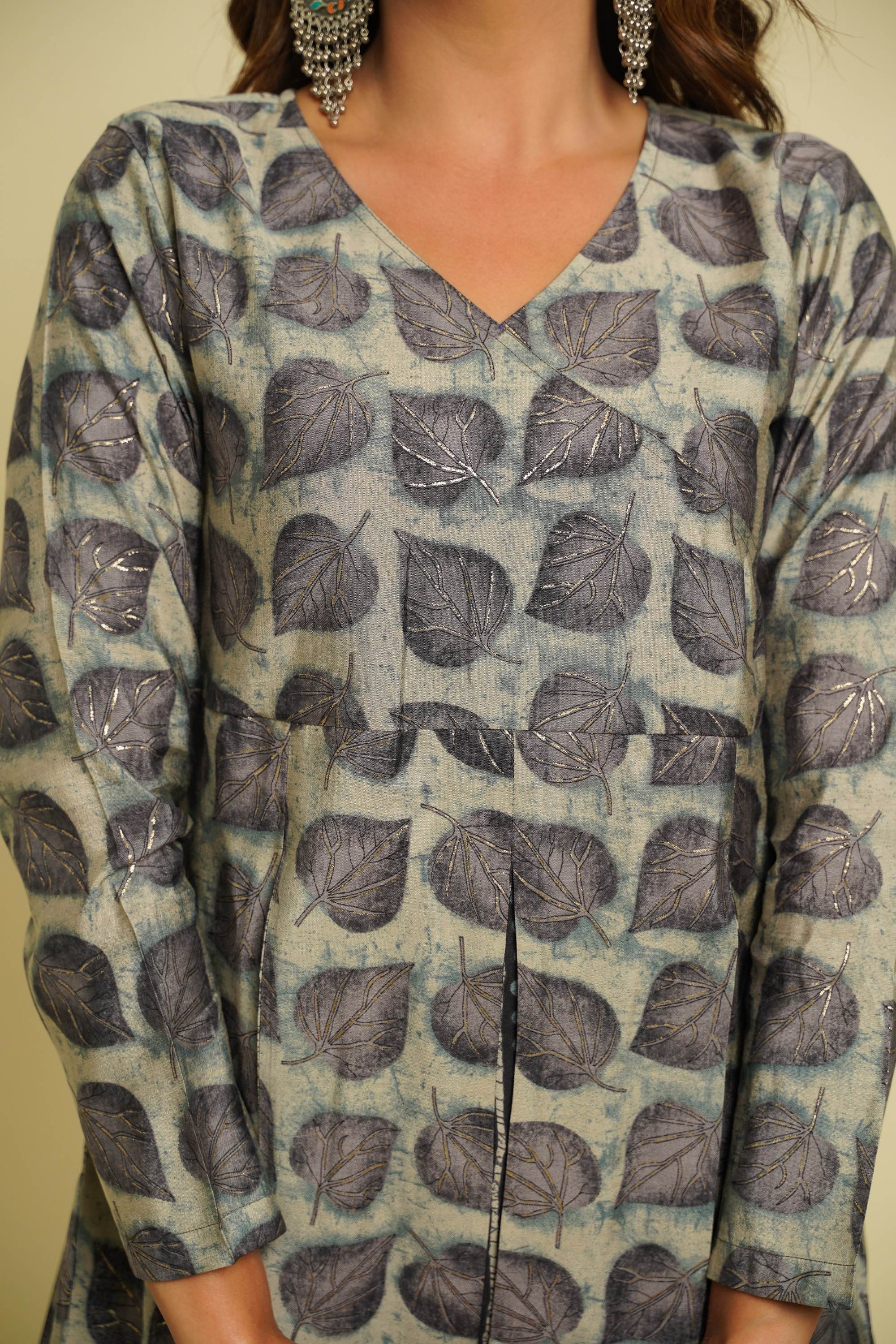 BEAUTIFUL GREY PRINTED V-NECK DESIGN CO-ORD SET