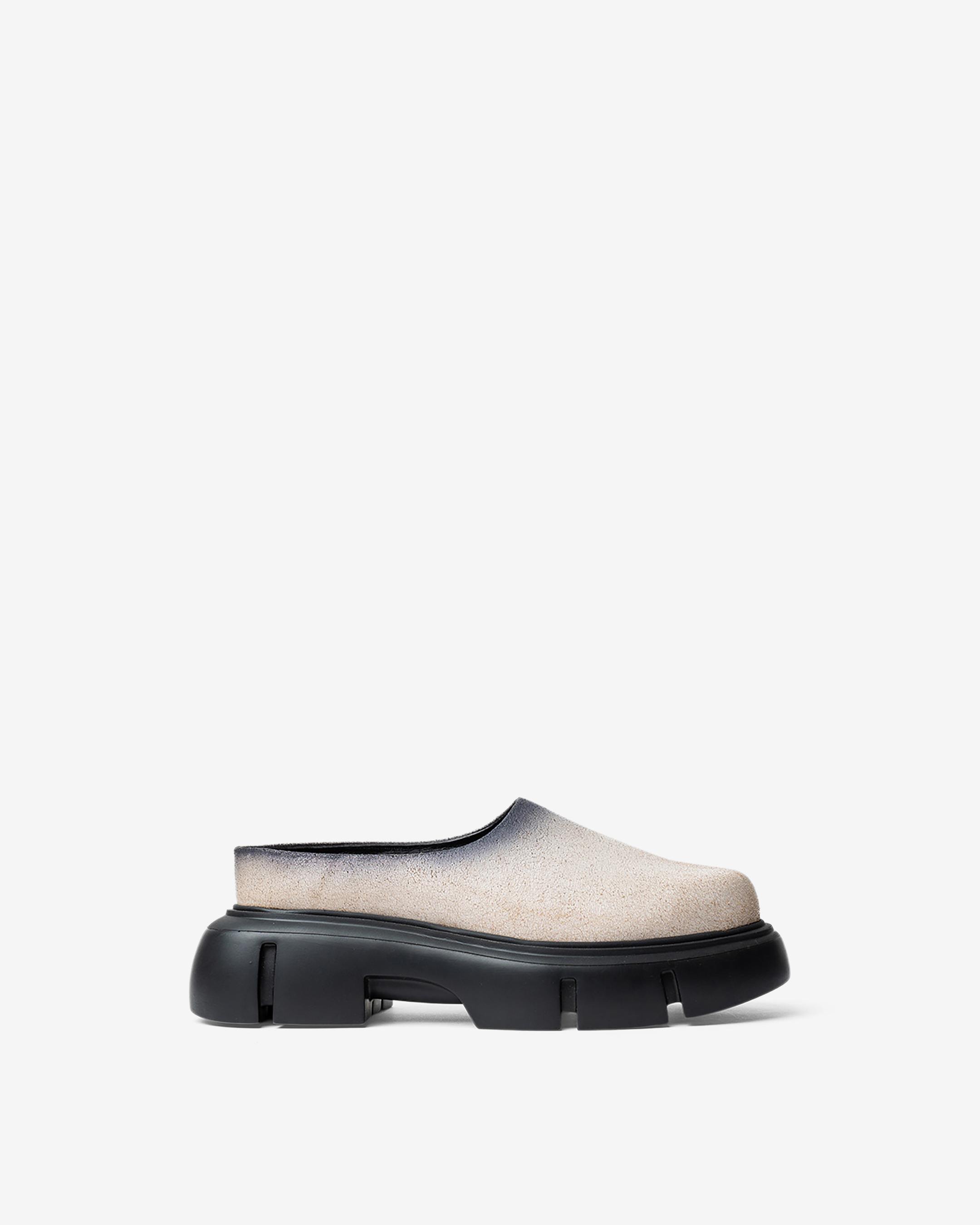 Slidders With A Rounded Toe And Chunky Sole