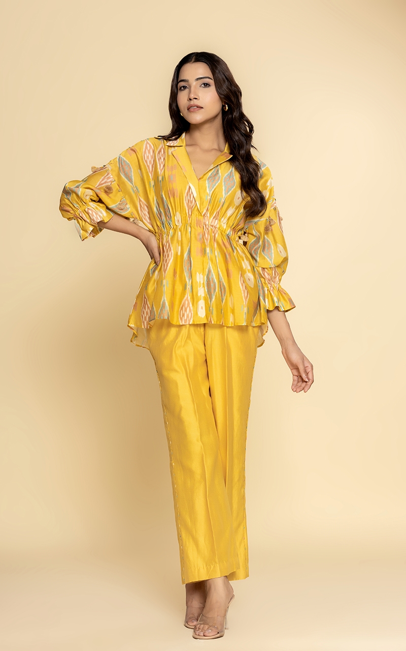 Yellow printed Chanderi top with collar in the front and Baloon sleeves