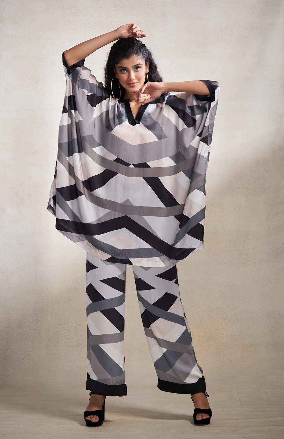 Monochrome Abstract Poncho Kurta