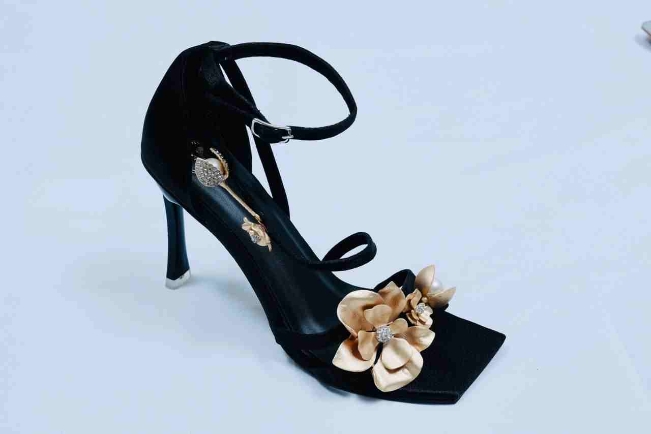 La Flor Heels