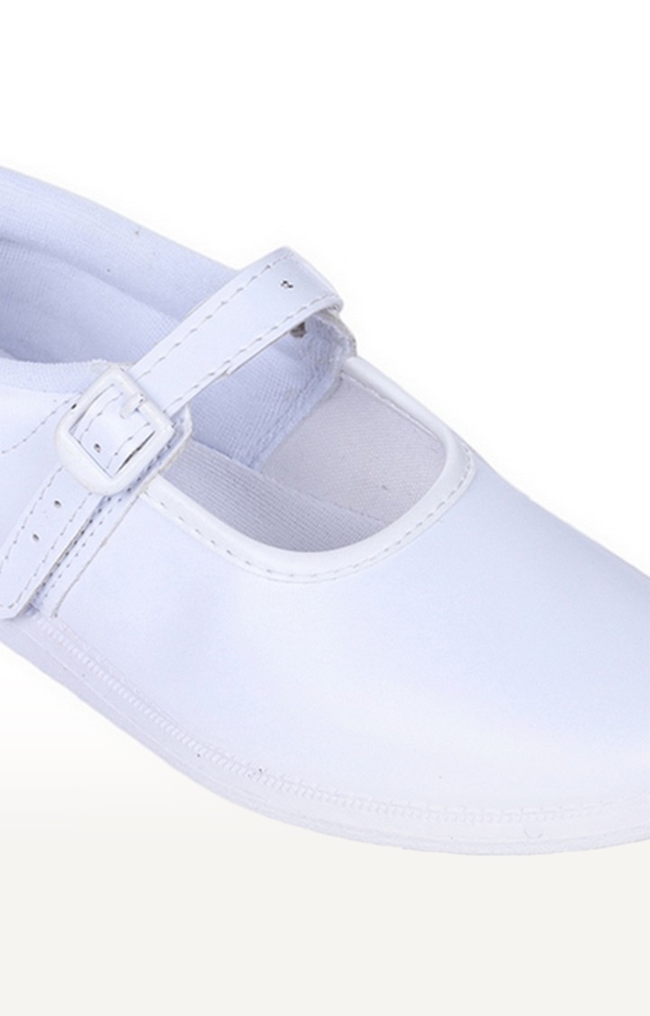 Girl's White Buckle Round Toe School Shoes