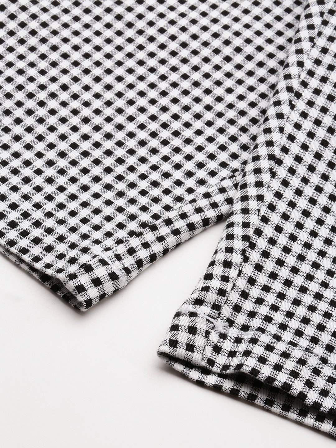 SHOWOFF Men's Knee Length Checked White Mid-Rise Regular Shorts
