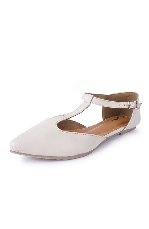WZAYA
Women Solid Pointed Toe Strappy Mules