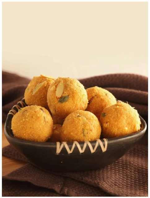 Besan Laddu ( Chaina Ram Sweets, Chandni Chowk )