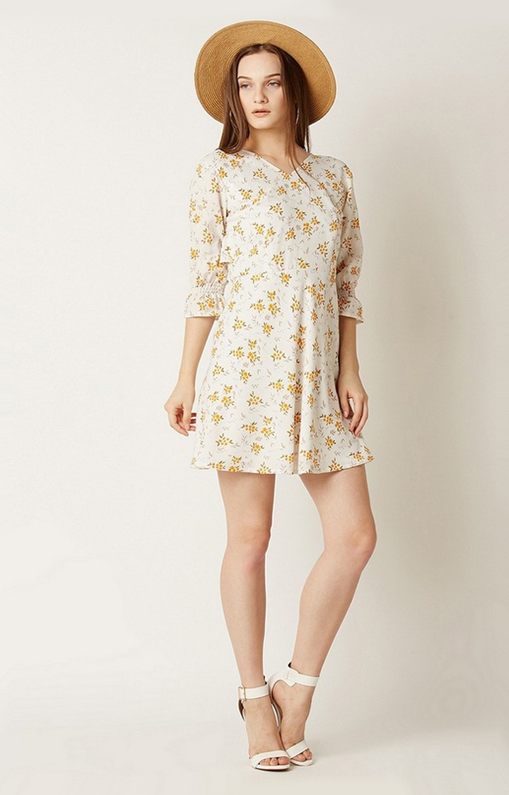 Women's White Polyester FloralCasualwear Shift Dress