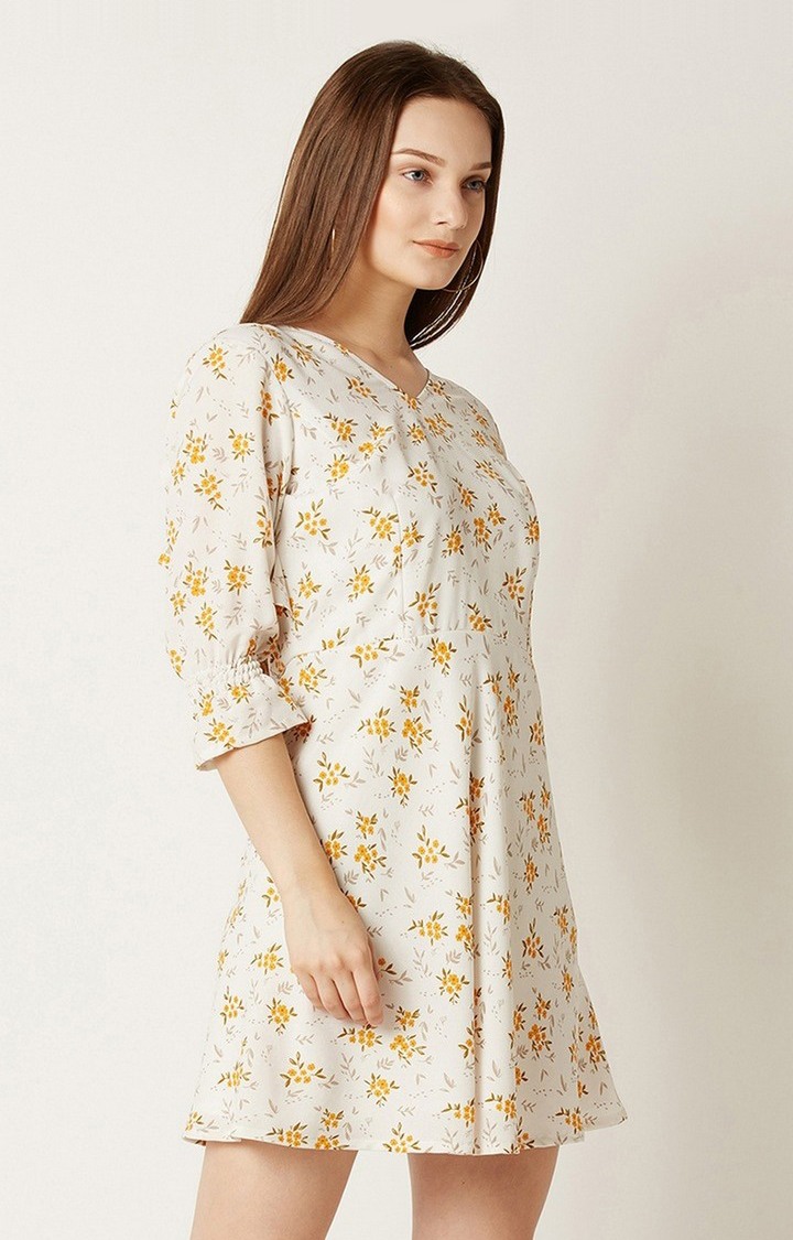 Women's White Polyester FloralCasualwear Shift Dress