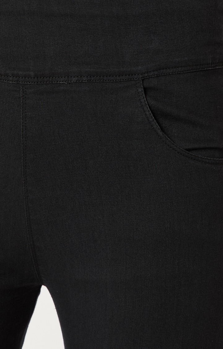 Women's Black Solid Jeggings