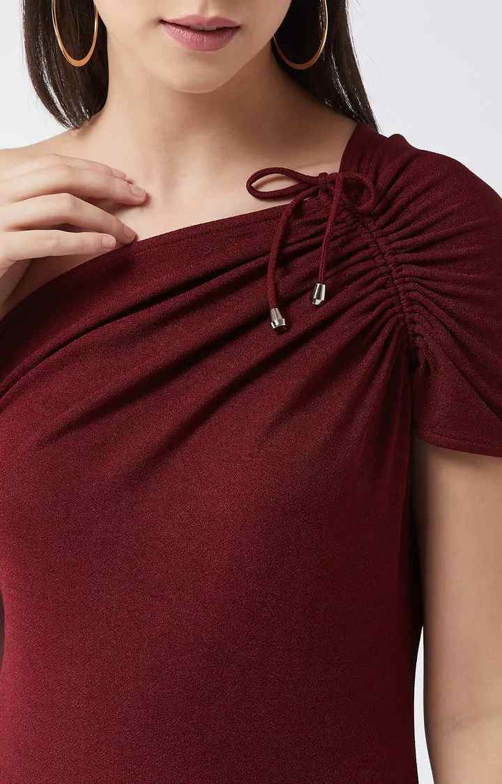 Women's Red Polyester SolidEveningwear Gowns