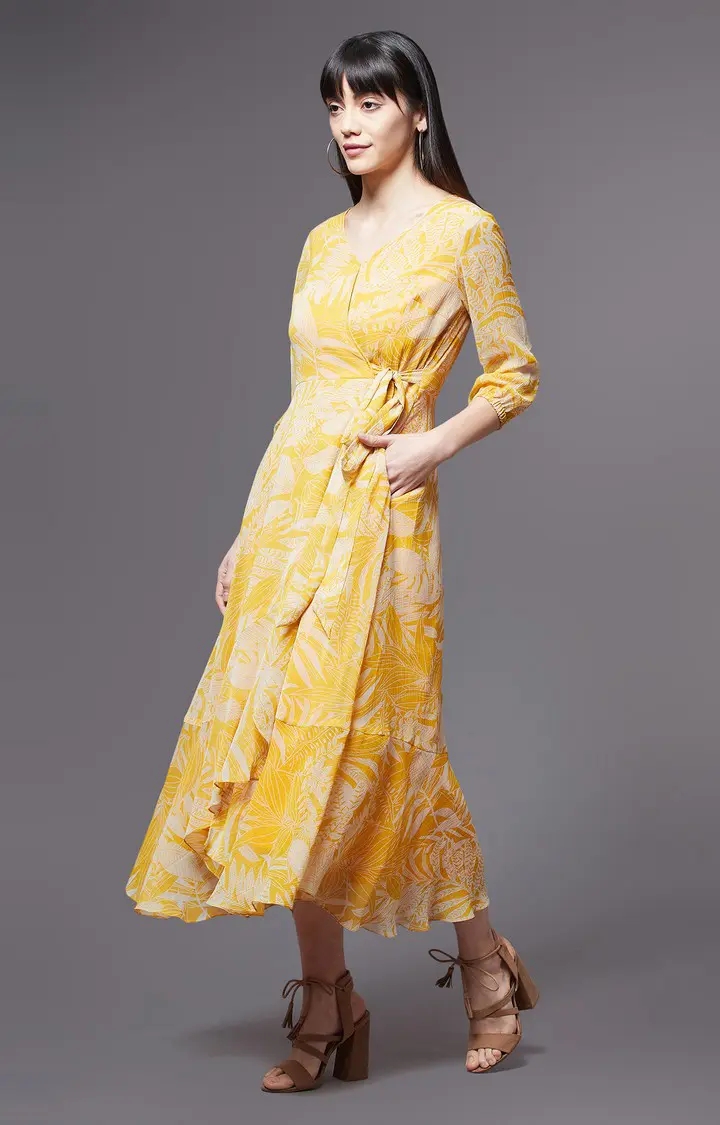Women's Yellow Polyester FloralCasualwear Tiered Dress
