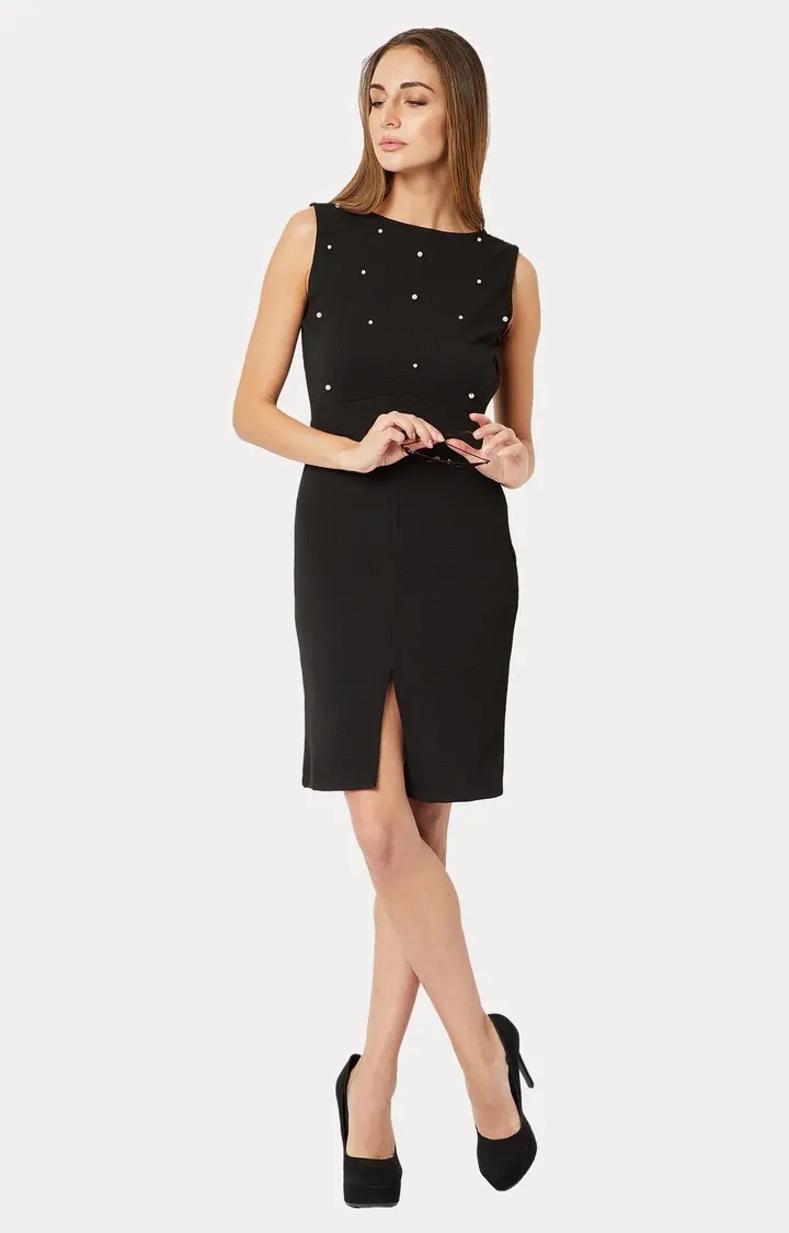 MISS CHASE | Women's Black Solid Shift Dress 1