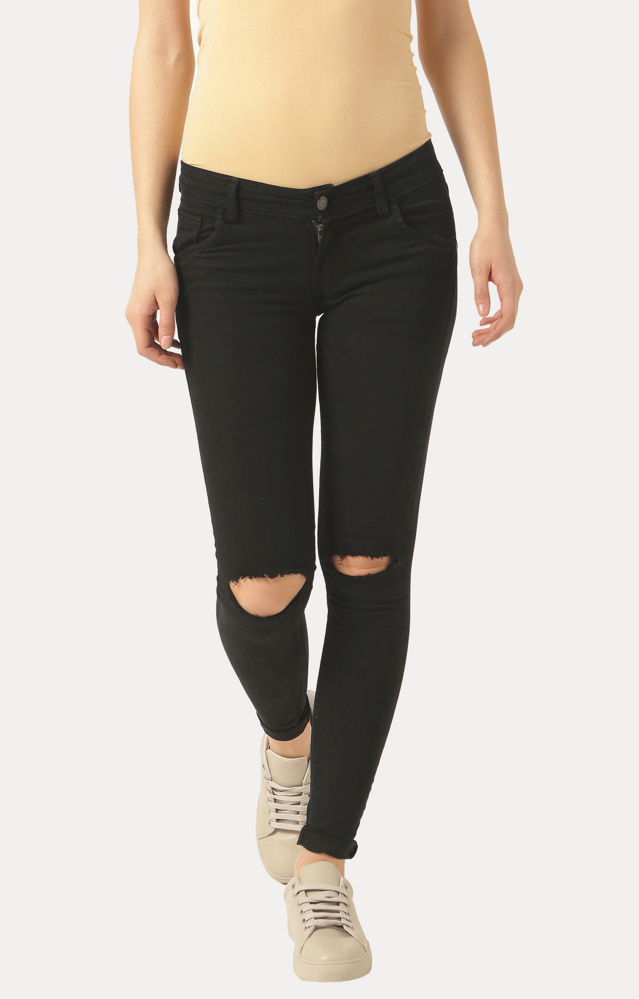 MISS CHASE | Women's Black Solid Ripped Jeans