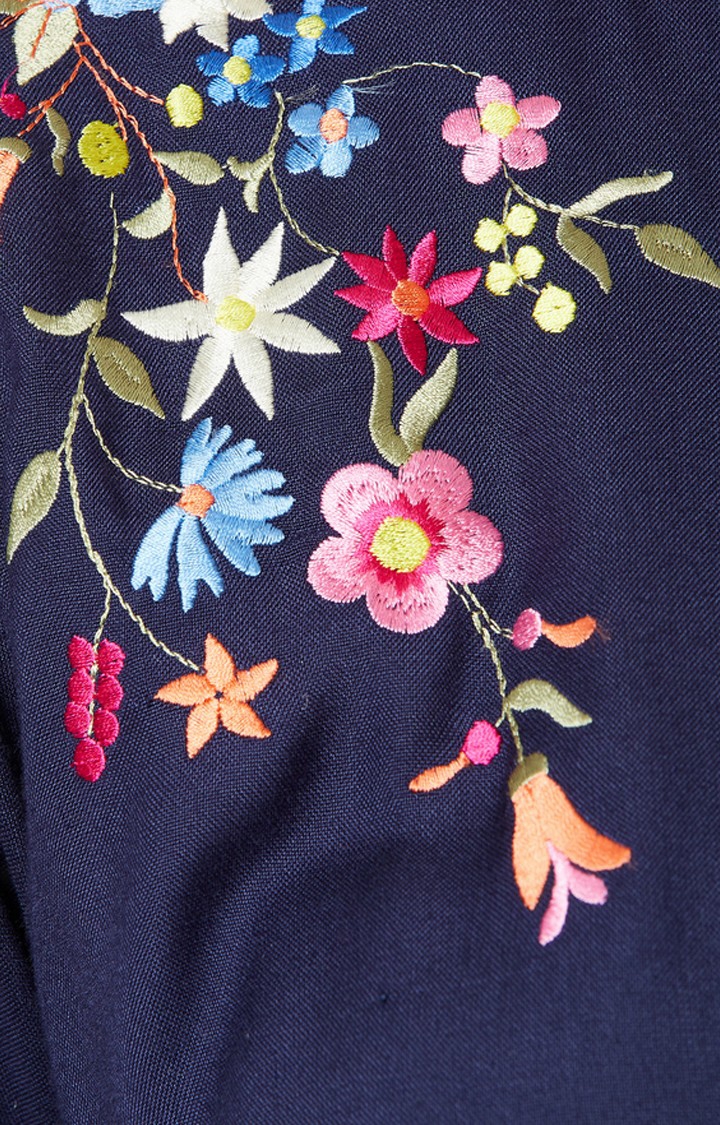 Women's Blue Embroidered Kurta