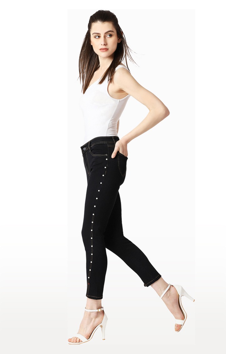 Women's Black Solid Capris