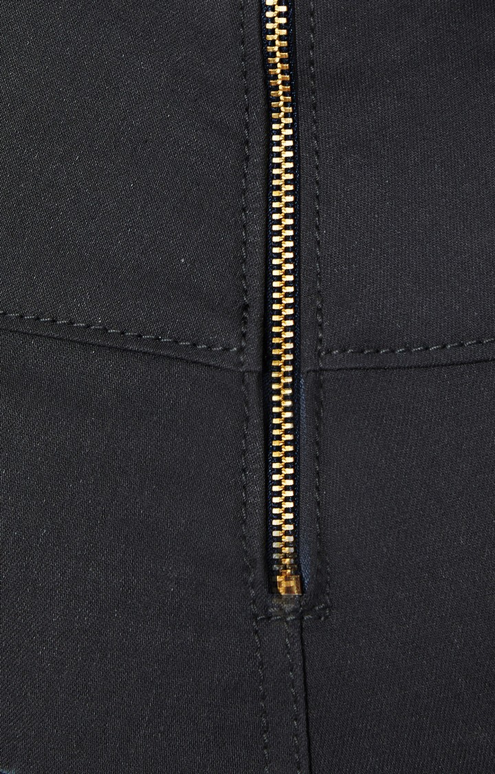 Women's Black Solid Jeggings